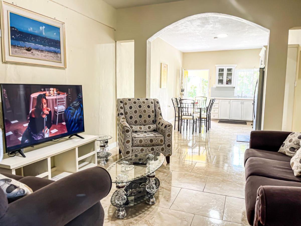 Red Hassell Manor Hotel ปอร์ตอันโตนิโอ ภายนอก รูปภาพ