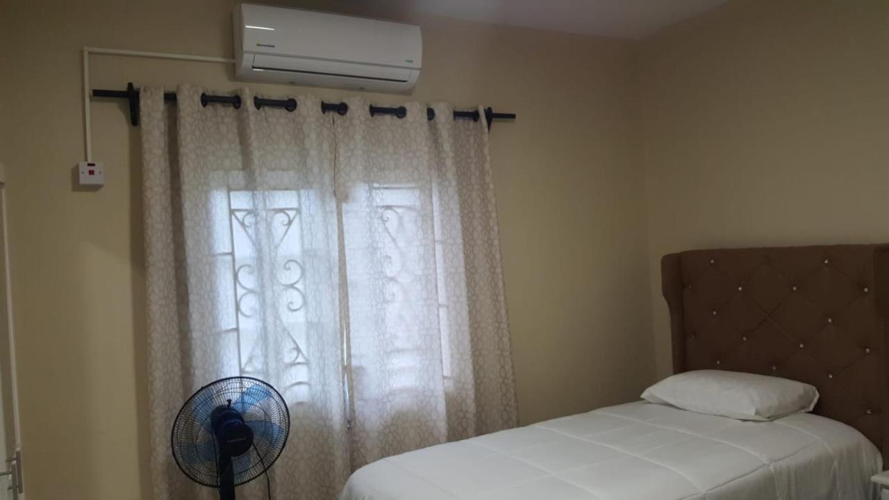 Red Hassell Manor Hotel ปอร์ตอันโตนิโอ ภายนอก รูปภาพ